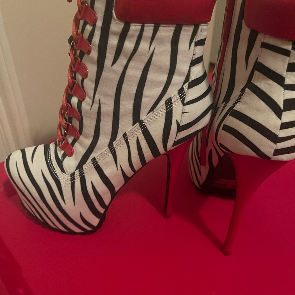 ALBA(brand) Zebra 🦓 Black/White& Red heels